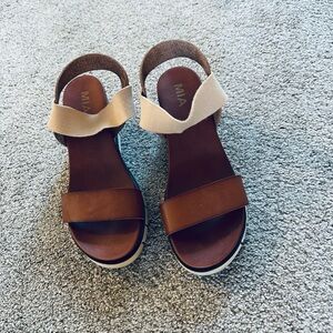 MIA Women's Tan and Cream Sandals